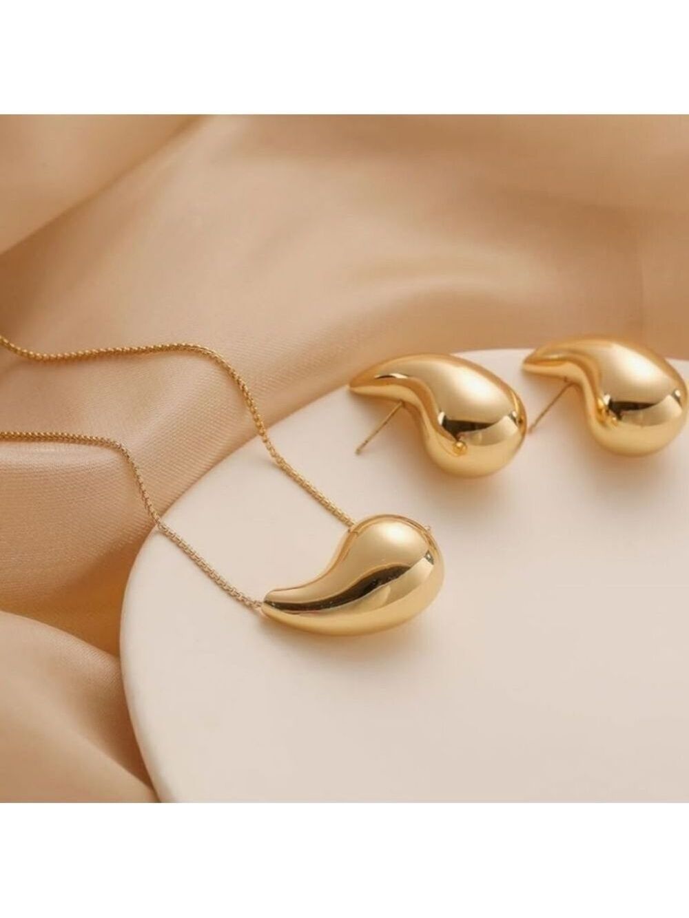 Teardrop Water Droplet Necklace. J1 - Picture 3 of 3